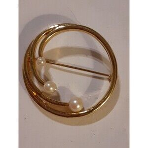 Vintage Monet Faux Pearl Circle Brooch Gold Tone Mid Century Modern Pin 1"